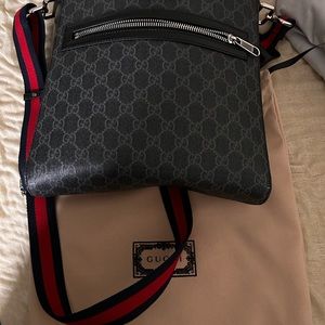 Used bag, comes with cover, willing to negotiate